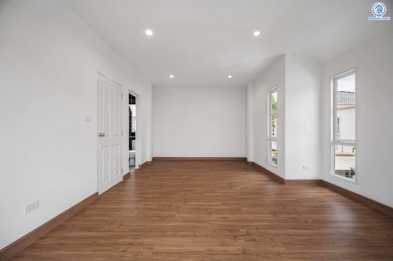 บ้านมือสองตกแต่งใหม่ โครงการ ชัยพฤกษ์ ติวานนท์-ราชพฤกษ์1 เนื้อที่ 56.20 ตร.ว. ฟังก์ชัน 3 ห้องนอน 2 ห้องน้ำ จอดรถได้ 1 คัน สภาพแวดล้อมดี บนทำเลศักยภาพ หน้าโครงการติดถนนใหญ่ เชื่อมต่อถนนราชพฤกษ์ ใกล้จุดขึ้นทางด่วน "ศรีสมาน" ใกล้ห้าง "เซ็นทรัลเวสเกต" และ "โรบินสันศรีสมาน"...